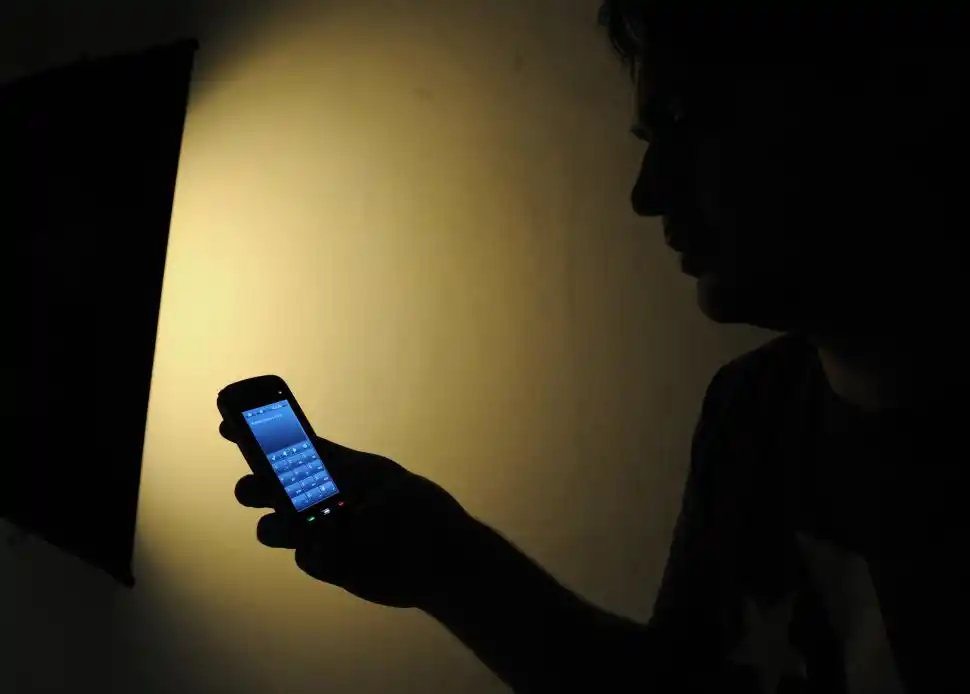 Cuántos días completos al año pasan con las pantallas los adolescentes