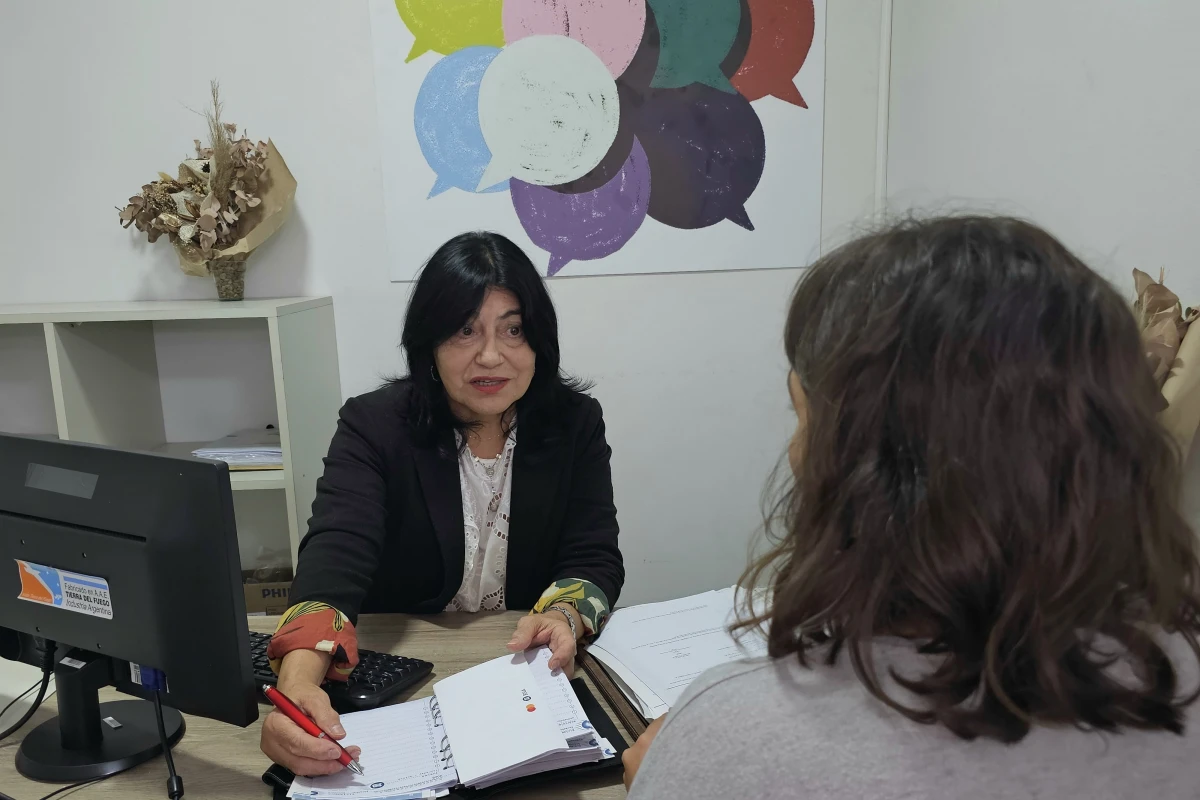 ACTIVA. Alicia Paz tiene 72 años, es contadora y asesora de seguros de vida. LA GACETA / FOTO DE BELÉN CASTELLANO