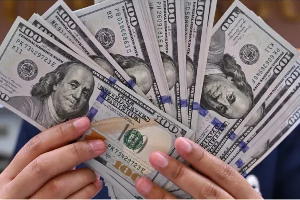 A cuánto cerró el dólar el primer día sin cepo cambiario