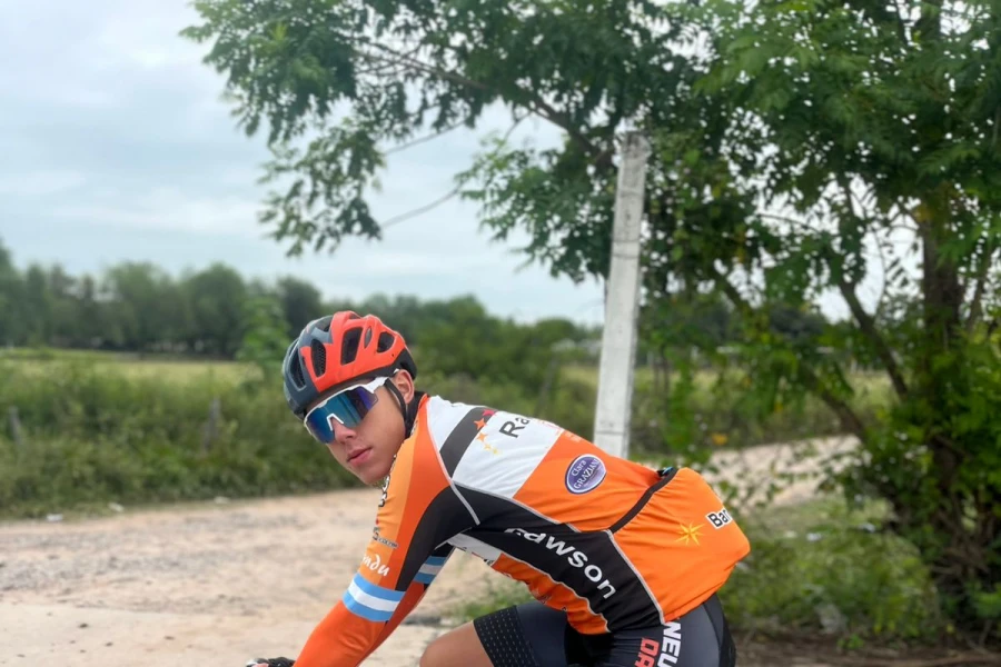 A PASO FIRME. El juvenil Facundo Mena se adjudicó la Clásica San José que corrió en Perico.