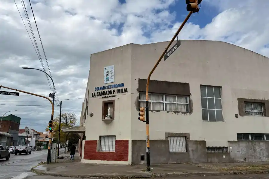 EN EL CORAZÓN DE MAGALLANES. Así se encuentra el colegio La Sagrada Familia, dónde Dibu realizó la secundaria. 