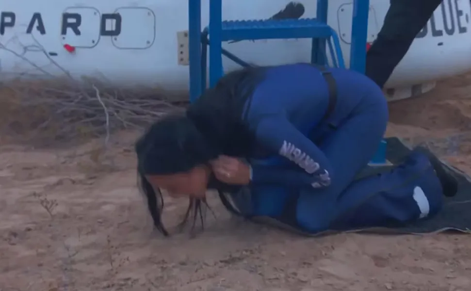 Katy Perry viajó al espacio: el increíble video de su aterrizaje