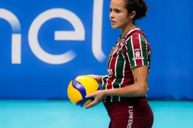 Una voleibolista brasileña jugó un partido con un embarazo de seis meses: “Me ayuda a no preocuparme”