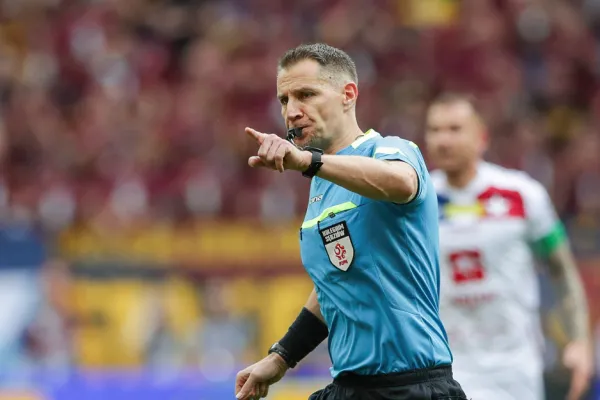 La llamativa decisión de FIFA con respecto al árbitro que anuló el penal de Julián Álvarez en la Champions League