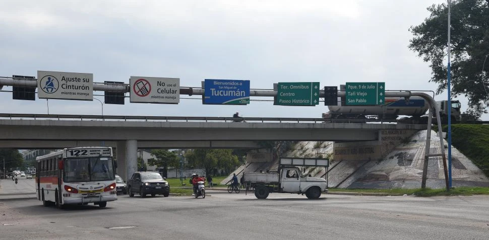 UN PELIGRO. El cruce de Benjamín Aráoz y Circunvalación. la gaceta / foto de josé nuno
