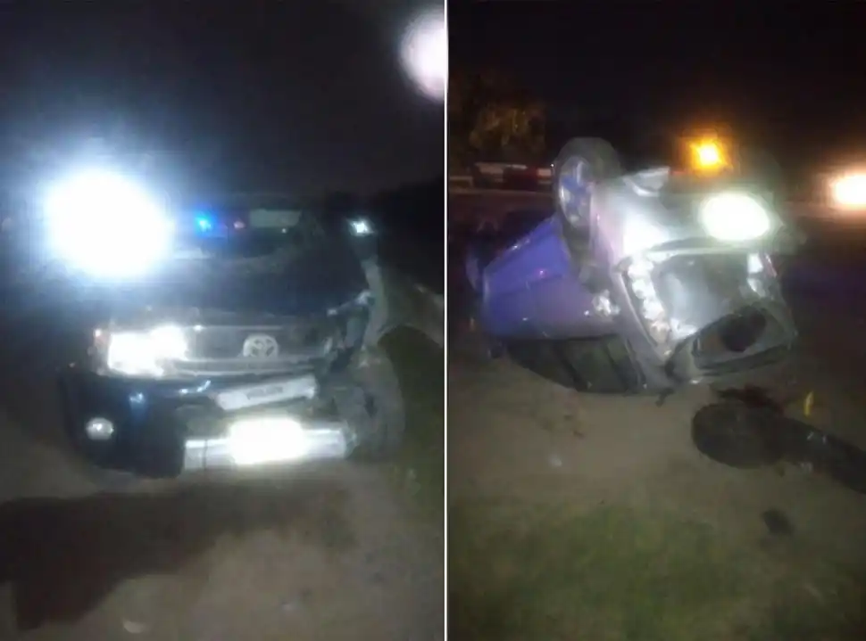 CHOQUE. Un auto y una camioneta colisionaron en la autopista.