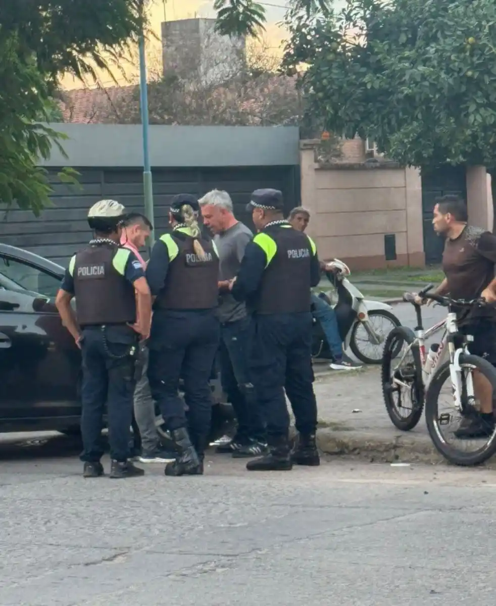 Sólo con consecuencias materiales, Pusineri tuvo un accidente automovilístico