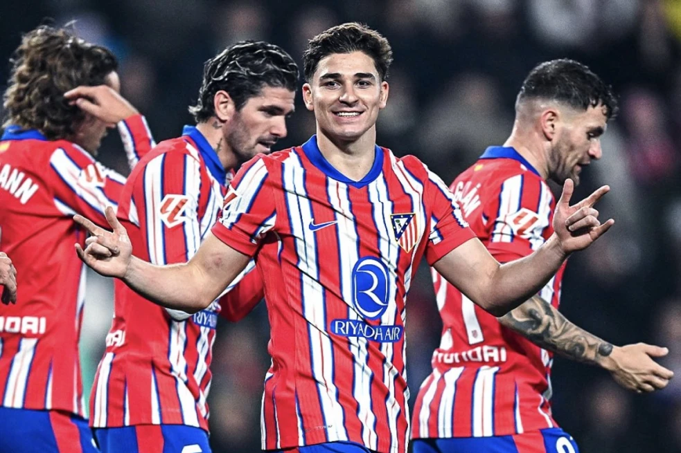 FESTEJO DE GOL. Julián Álvarez viene de marcarle a Valladolid.