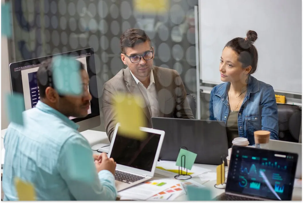 TECNOLOGÍA Y GÉNERO. Un informe reveló que menos del 20% de los puestos en empresas tecnológicas en Argentina están ocupados por mujeres.