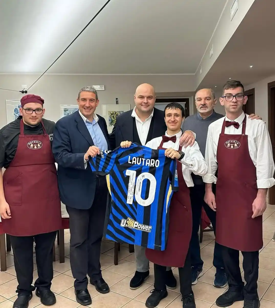 El gesto solidario de Lautaro Martínez con un restaurante que emplea personas con discapacidad