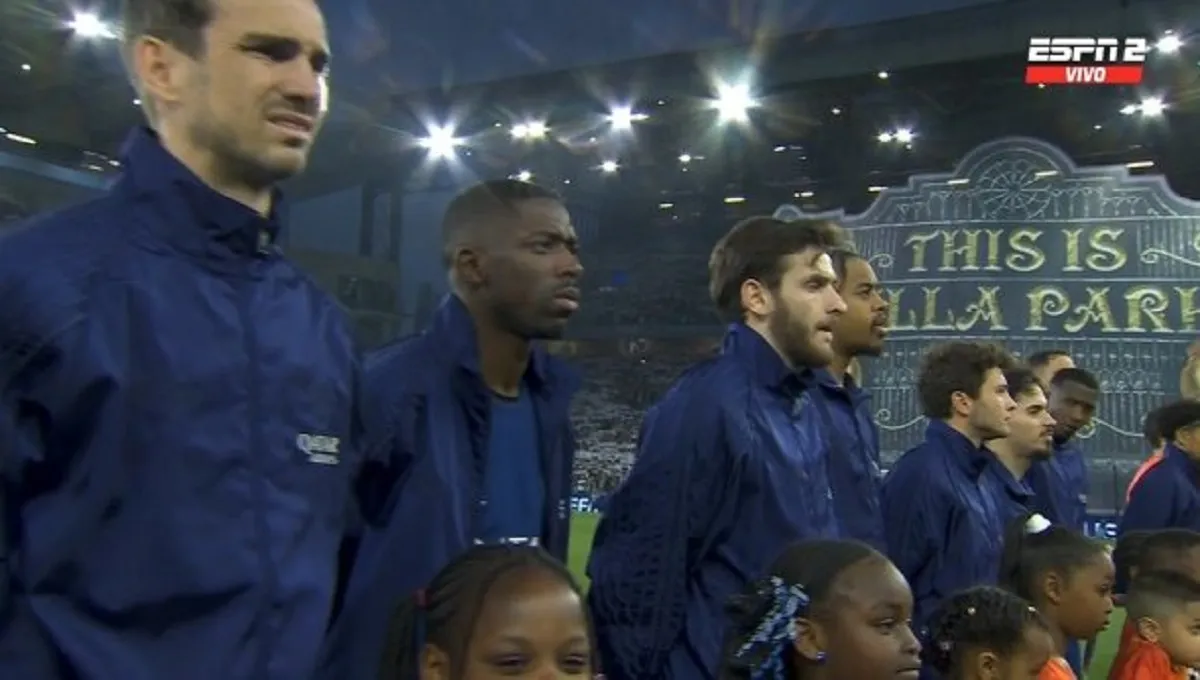 El blooper del año: el insólito error en la previa del partido entre Aston Villa y París Saint-Germain