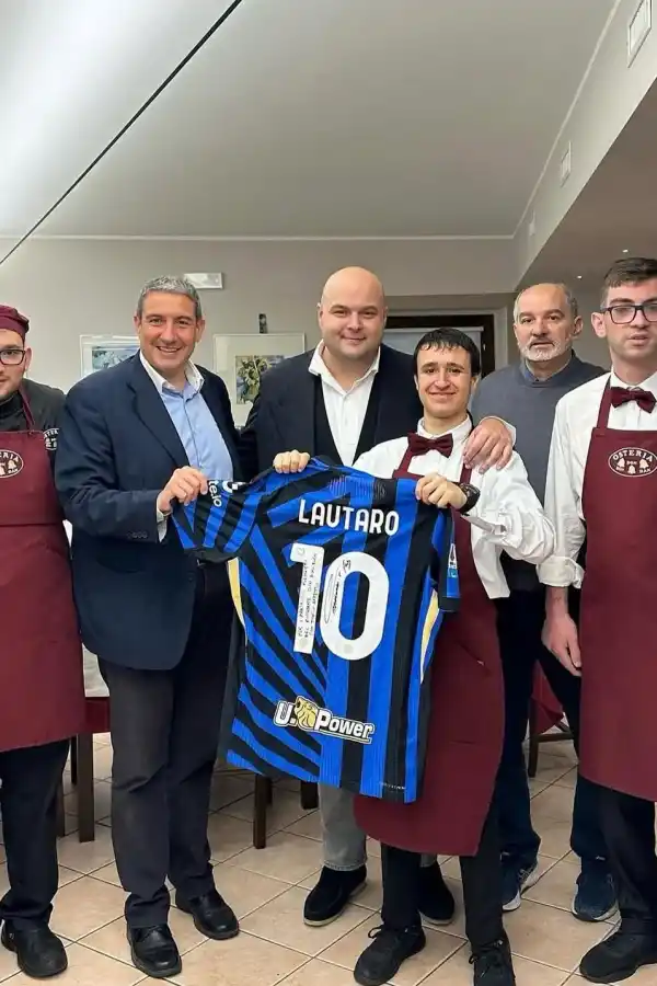 El gesto solidario de Lautaro Martínez con un restaurante que emplea personas con discapacidad