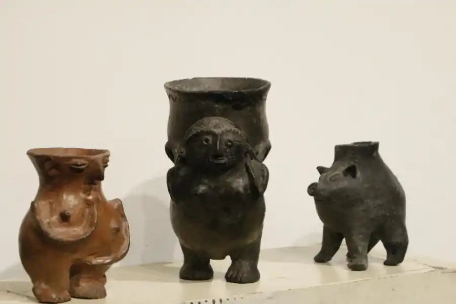 DISTINTOS ESTILOS. Los arqueólogos se abocaron al estudio de las piezas.