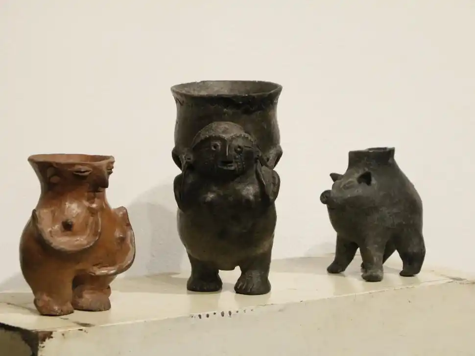 DISTINTOS ESTILOS. Los arqueólogos se abocaron al estudio de las piezas.