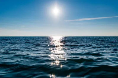 La Tierra lucía diferente: científicos descubren el color original del mar