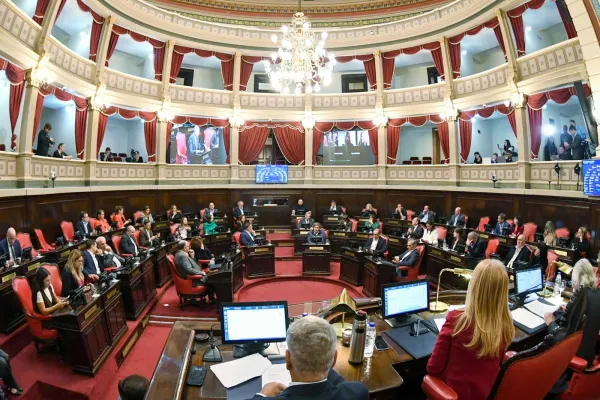 El kirchnerismo presentó un proyecto que busca habilitar la reelección indefinida de legisladores bonaerenses