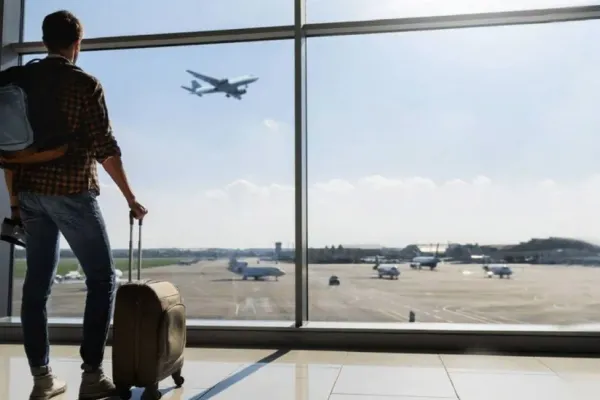 Turismo en Semana Santa: los pasajes aéreos de cabotaje bajaron un 14% en el último año