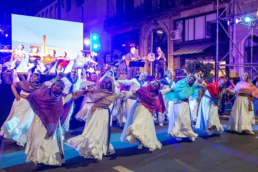 El domingo por la noche decenas de artistas darán el broche de oro al fin de semana largo.