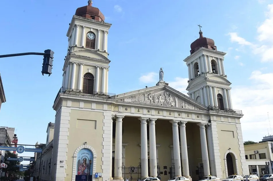 CATEDRAL. La iglesia matriz de la ciudad de San Miguel de Tucumán fue escenario de la misa Crismal.