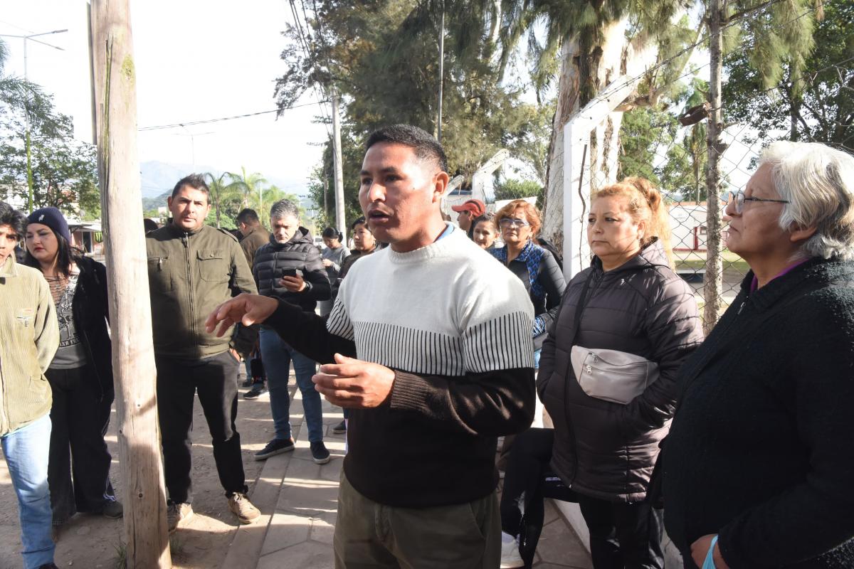 PREOCUPACIÓN. Norberto Colqui, padre de una de las jóvenes intoxicadas pide respuestas.