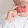 Cinco síntomas que no debes ignorar de la glándula tiroidea para evitar problemas de salud