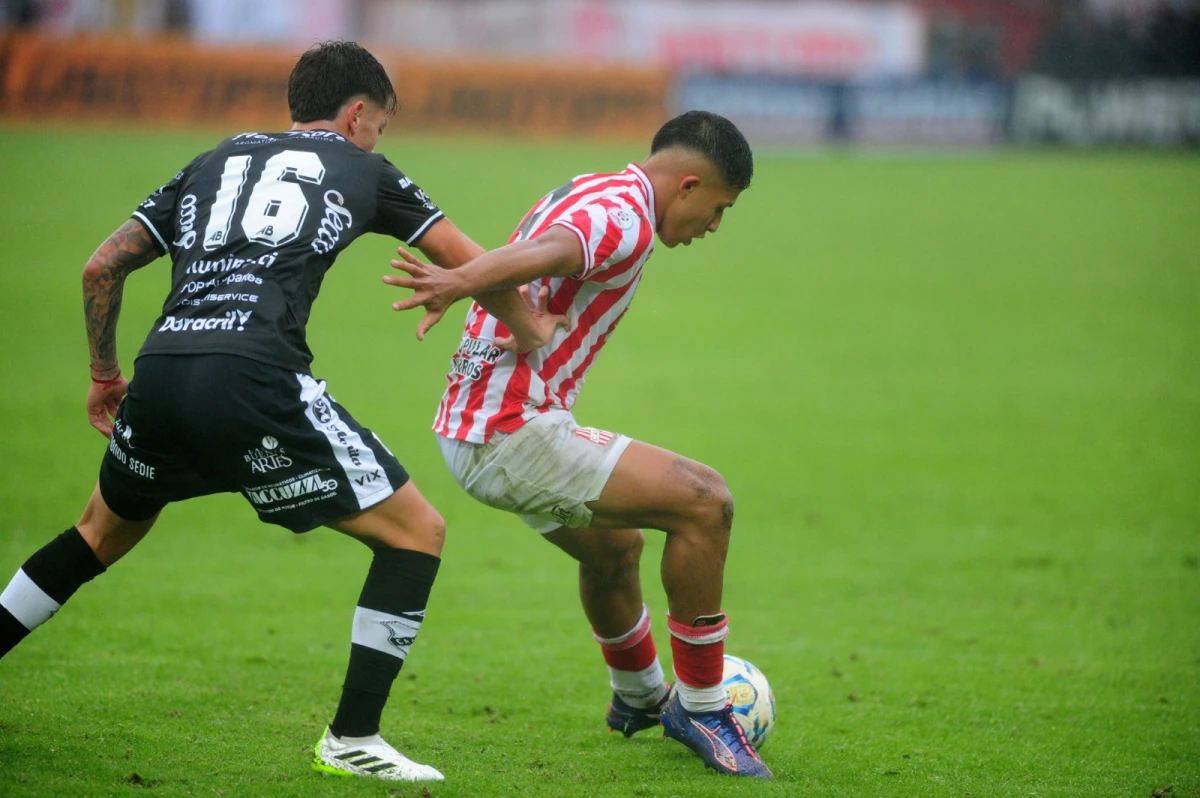 BAJO CONTROL. Hernán Zuliani fue de los puntos más altos en el empate de San Martín.