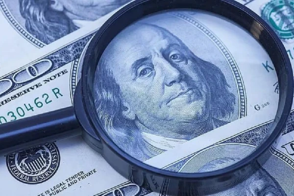 Dólar oficial: pronósticos privados prevén que cerrará el año por debajo del valor estimado por el gobierno de Milei