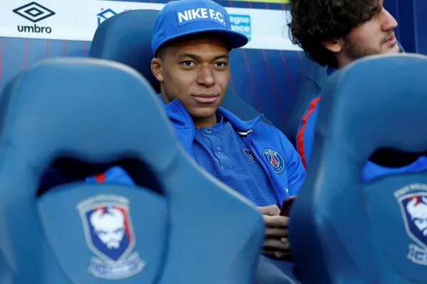 No pega una: tras la eliminación en Champions League con Real Madrid, Kylian Mbappé sufrió un nuevo fracaso