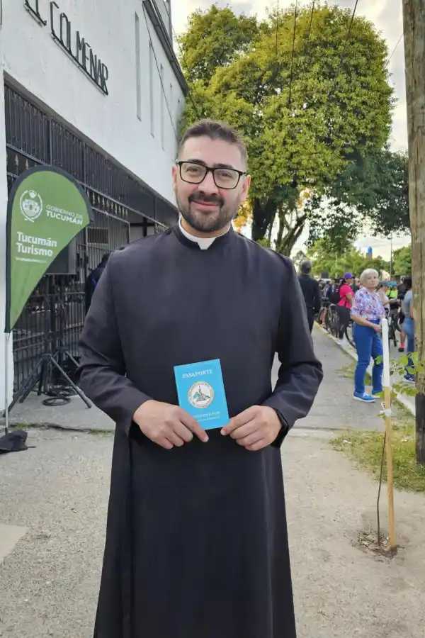 PADRE. Zazano se define como un “influencer” de Dios y usó las redes para convocar al evento.