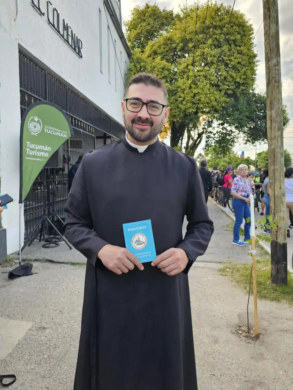 PADRE. Zazano se define como un “influencer” de Dios y usó las redes para convocar al evento.