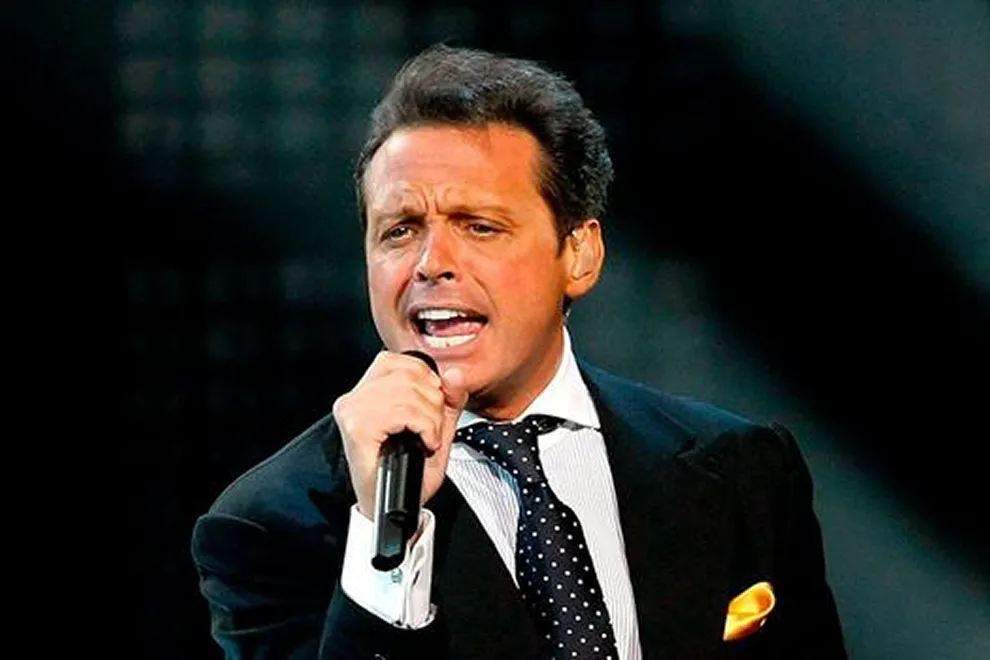 Luis Miguel estuvo en el centro de la polémica por la relación y la ausencia con sus propios hijos.