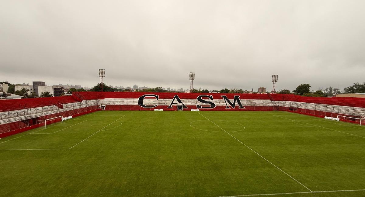 IMPECABLE. El campo de juego de La Ciudadela luce parejo, sin imperfecciones y sin rastros del agua.