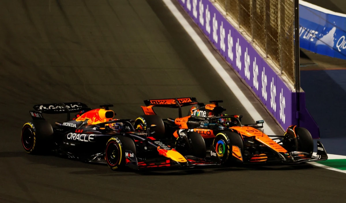 Piastri y Verstappen compiten la cima de la carrera.