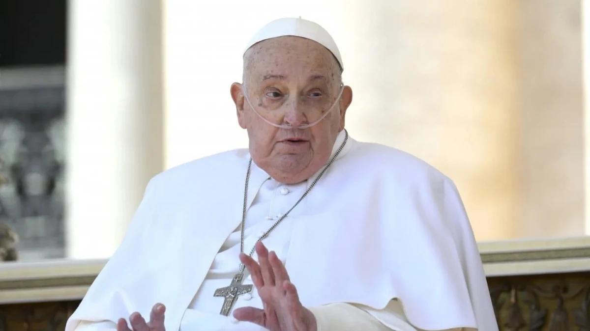 El día que el papa Francisco recibió las camisetas de Atlético y San Martín