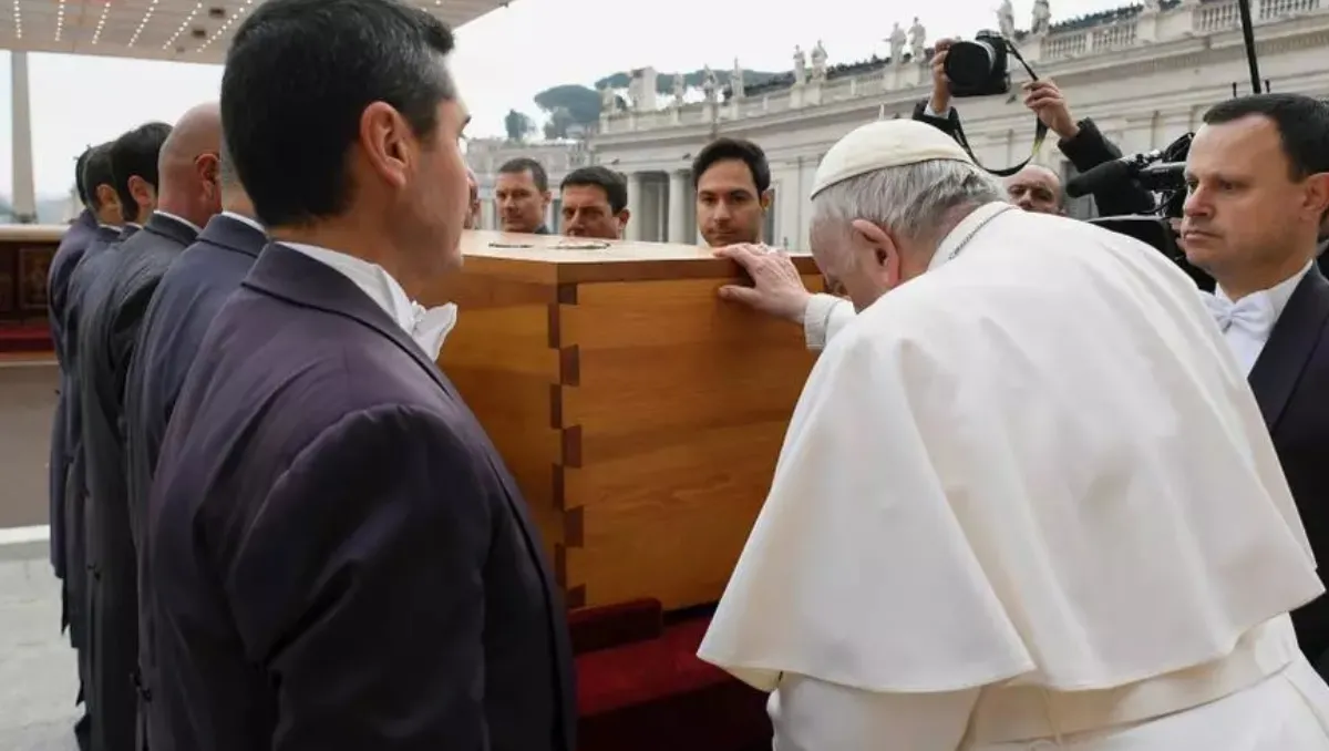 Francisco y sus gestos históricos: del “¿quién soy yo para juzgar?” al beso en Sudán del Sur
