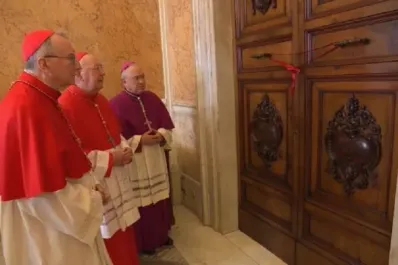 El Vaticano selló la residencia del papa Francisco para dar comienzo al período de luto