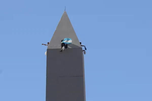 600x400_instalaron-ascensor-para-subir-punta-obelisco-se-ve-desde-sus-ventanas-1080041-102351.webp