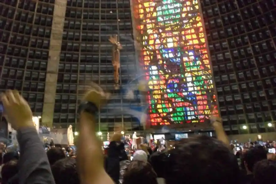 EN EL TEMPLO PRINCIPAL DE RÍO. Una escena de la Jornada Mundial de la Juventud en la ciudad carioca. / ARCHIVO