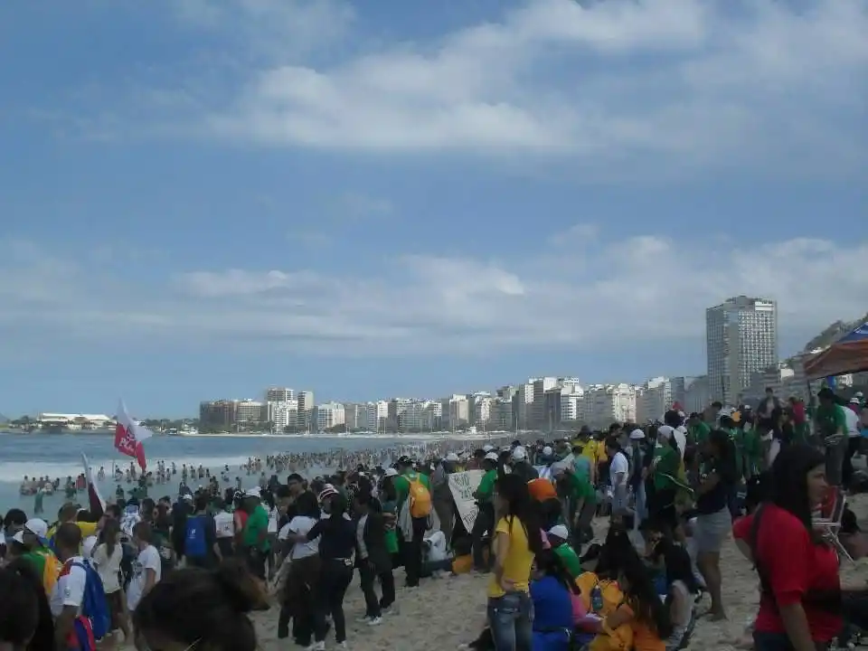 PLAYA COLMADA. El paisaje de la costa carioca durante la Jornada Mundial de la Juventud de 2013./ ARCHIVO