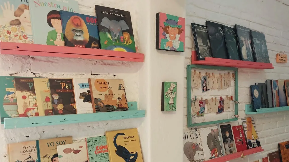 LIBRERAS #3: Al otro lado, de Sonia Hidalgo