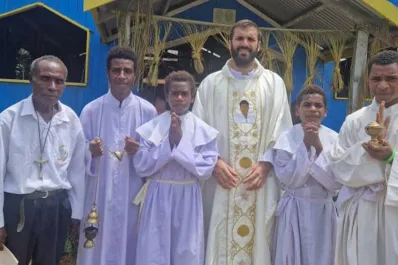 La historia en la selva Papúa Nueva Guinea: el Papa que llegó hasta los lugares más extremos del mundo