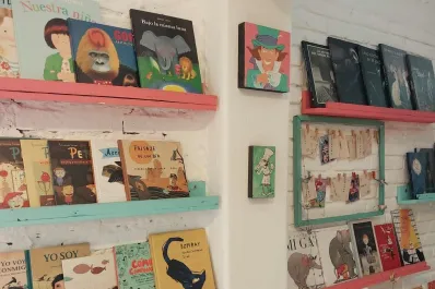 LIBRERAS #3: Al otro lado, de Sonia Hidalgo