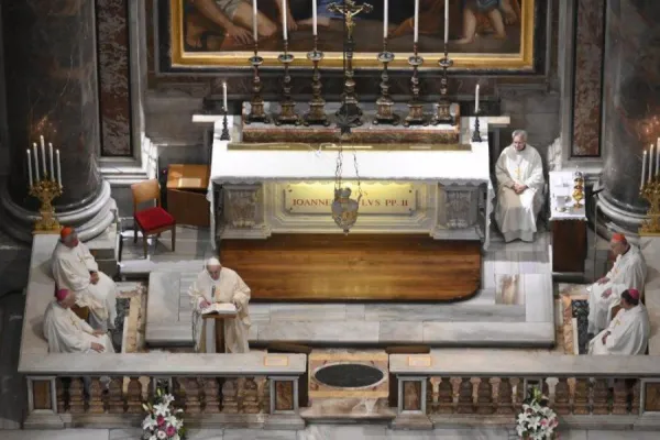 Qué papas fueron enterrados en la Basílica de San Pedro y cómo se elige el lugar