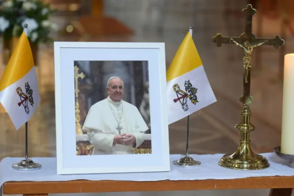 Quién redacta el acta de defunción del Papa y dónde se guarda