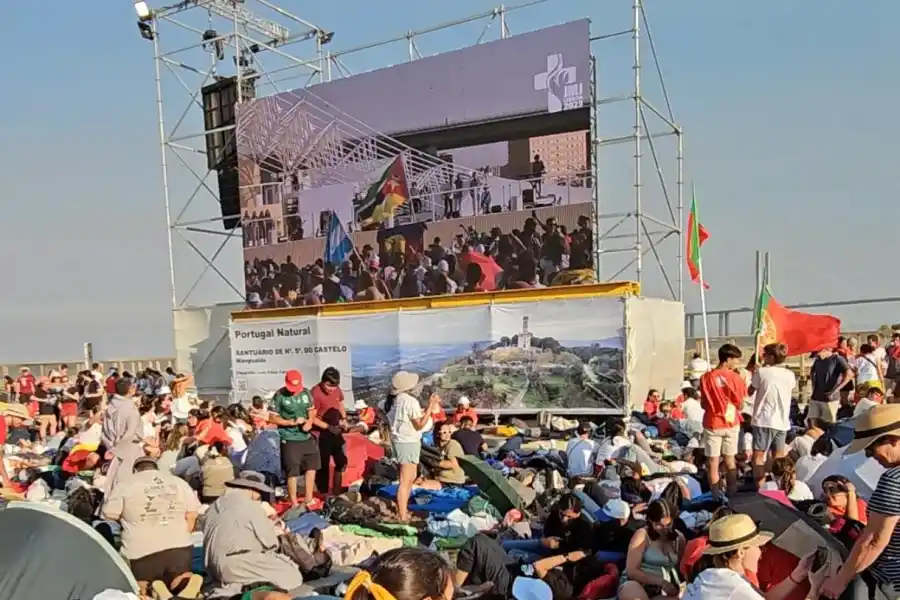 EN PORTUGAL. Luca fue a la JMJ 2023 como referente y representante de la Acción Católica Argentina. / GENTILEZA LUCA FOGLIATTO