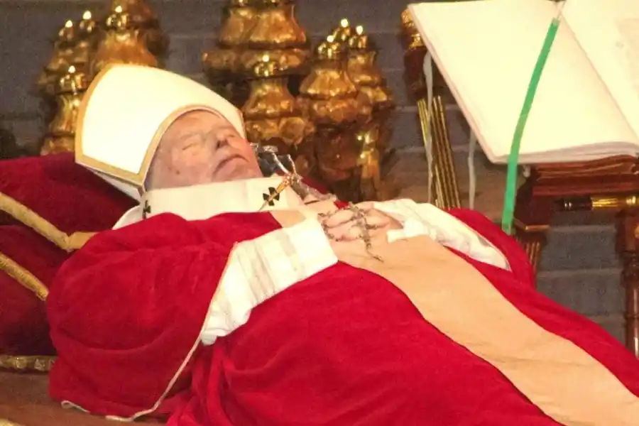 Qué reliquias se usan en el velorio del Papa y por qué