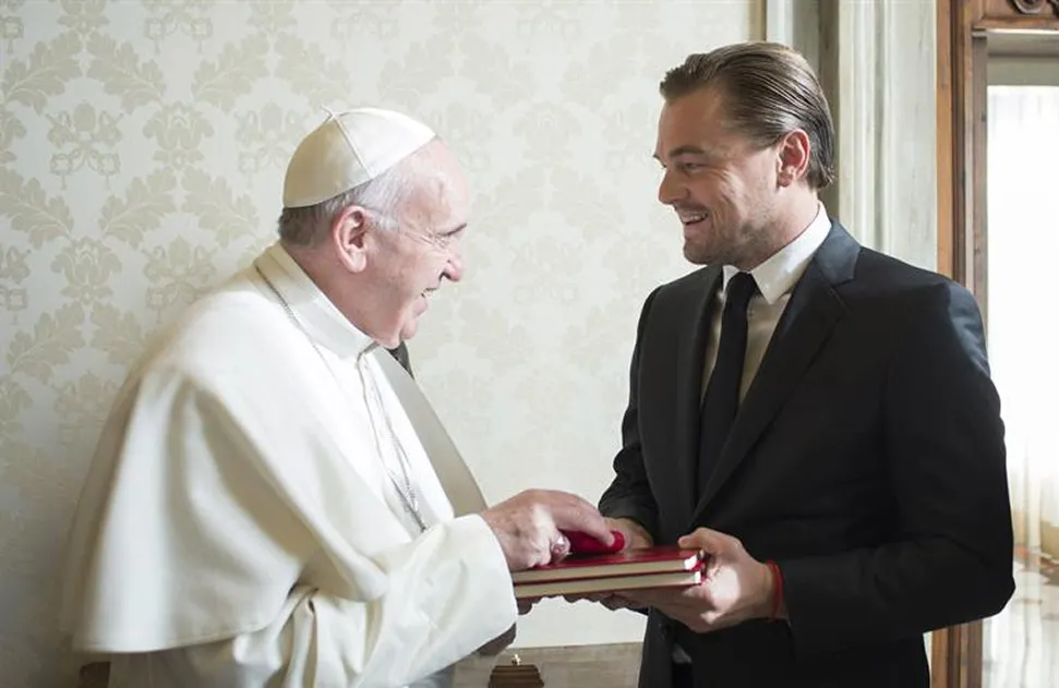 VISITA. En 2016, el Papa Francisco recibió al actor Leonardo Di Caprio.