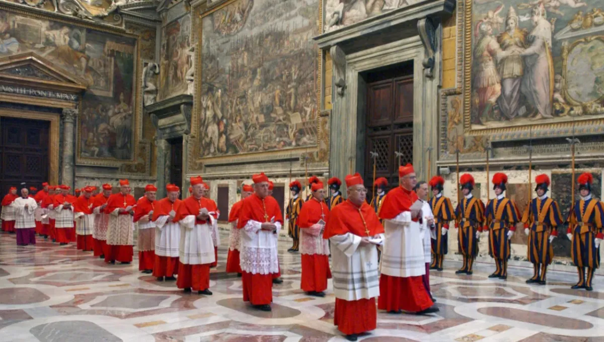 Qué objetos personales pueden llevar los cardenales al cónclave