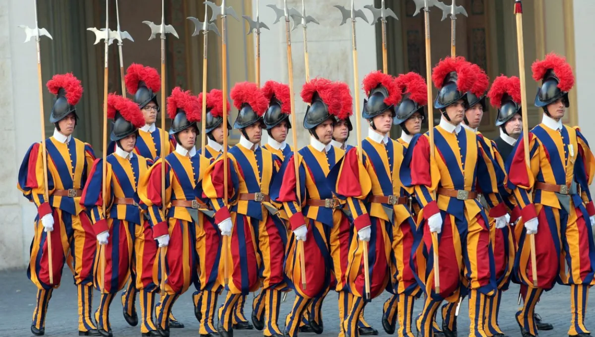 Los secretos de la Guardia Suiza: curiosidades del ejército más pequeño y pintoresco del mundo