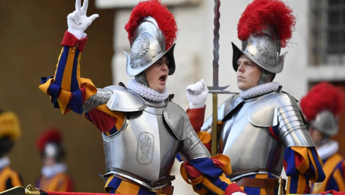 Los secretos de la Guardia Suiza: curiosidades del ejército más pequeño y pintoresco del mundo